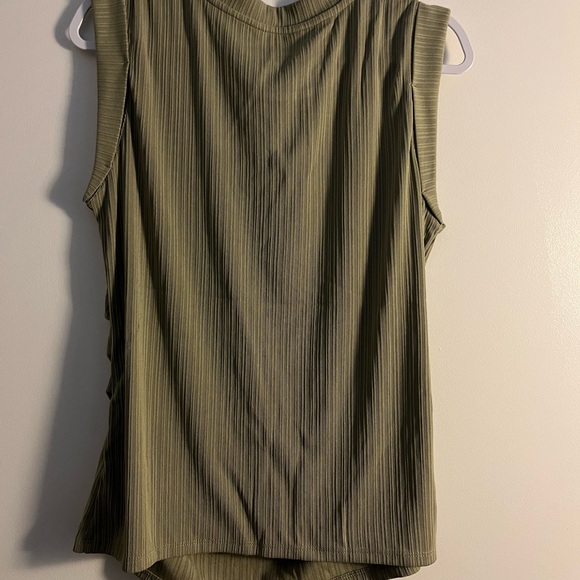 Green Nine West tank - Picture 2 of 3